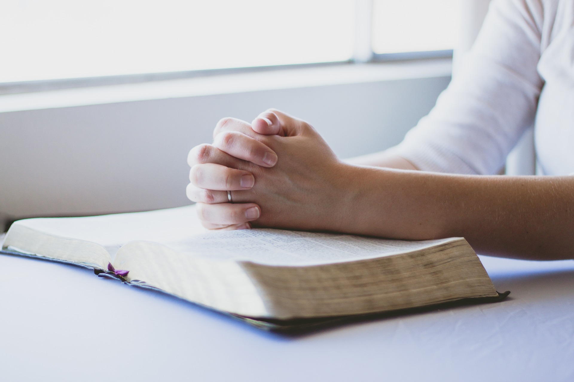 Four Bible Studies to Help you Battle Anxiety | www.therescuedletters.com